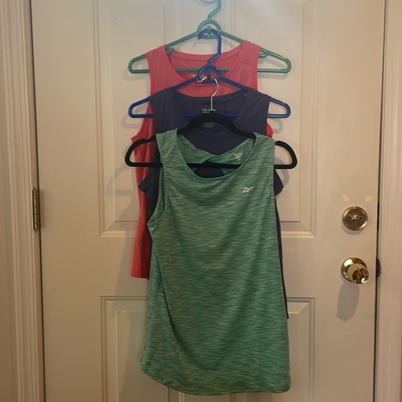 Tek Gear/Reebok Ladies Size Medium Sleeveless Tanks-EUC - Picture 1 of 16